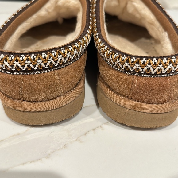 Girls Ugg slippers - Picture 3 of 5